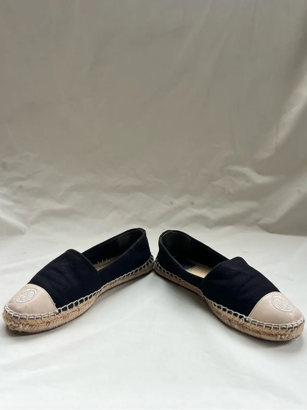 Tory Burch 5.5 6 Black Canvas Leather Logo Cap Toe Espadrille Flats Luxe Travel